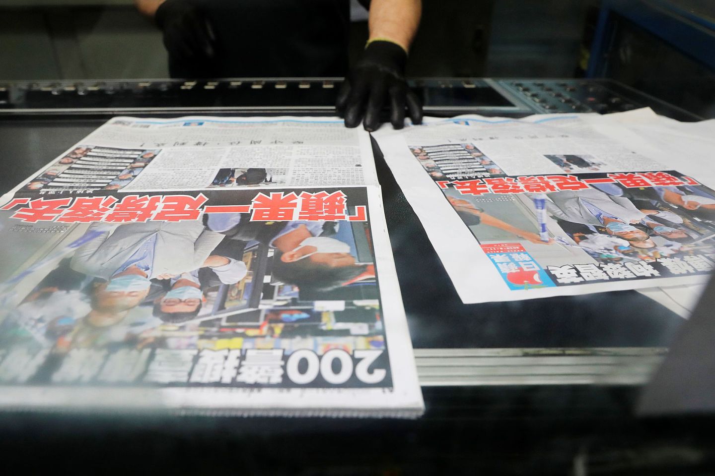 销量暴增之外，壹传媒的股价也暴涨。香港政研会主席邓德成11日则去信香港证监会，要求马上将壹传媒停牌以保护投资者权益。（Reuters）