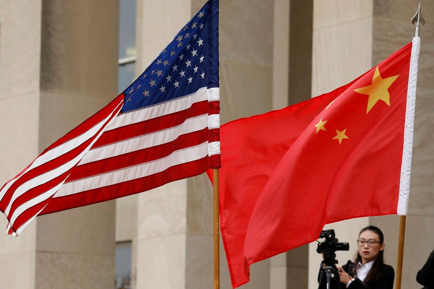 由于中美关系持续走低，美驻华大使馆此时更换头像引发关注。（Reuters）