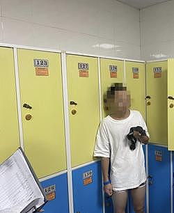 杭州一男子在泳池更衣室偷拍：自称为寻刺激，视频内容多为男性洗澡上厕所