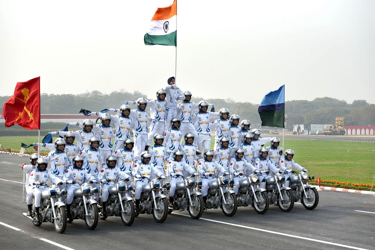 当新德里要强调装备的国产化时，很多对印度军力稍有人士的观察家难免会哑然失笑，并瞬间联想起印度每年国庆阅兵期间的摩托表演。 （Getty）
