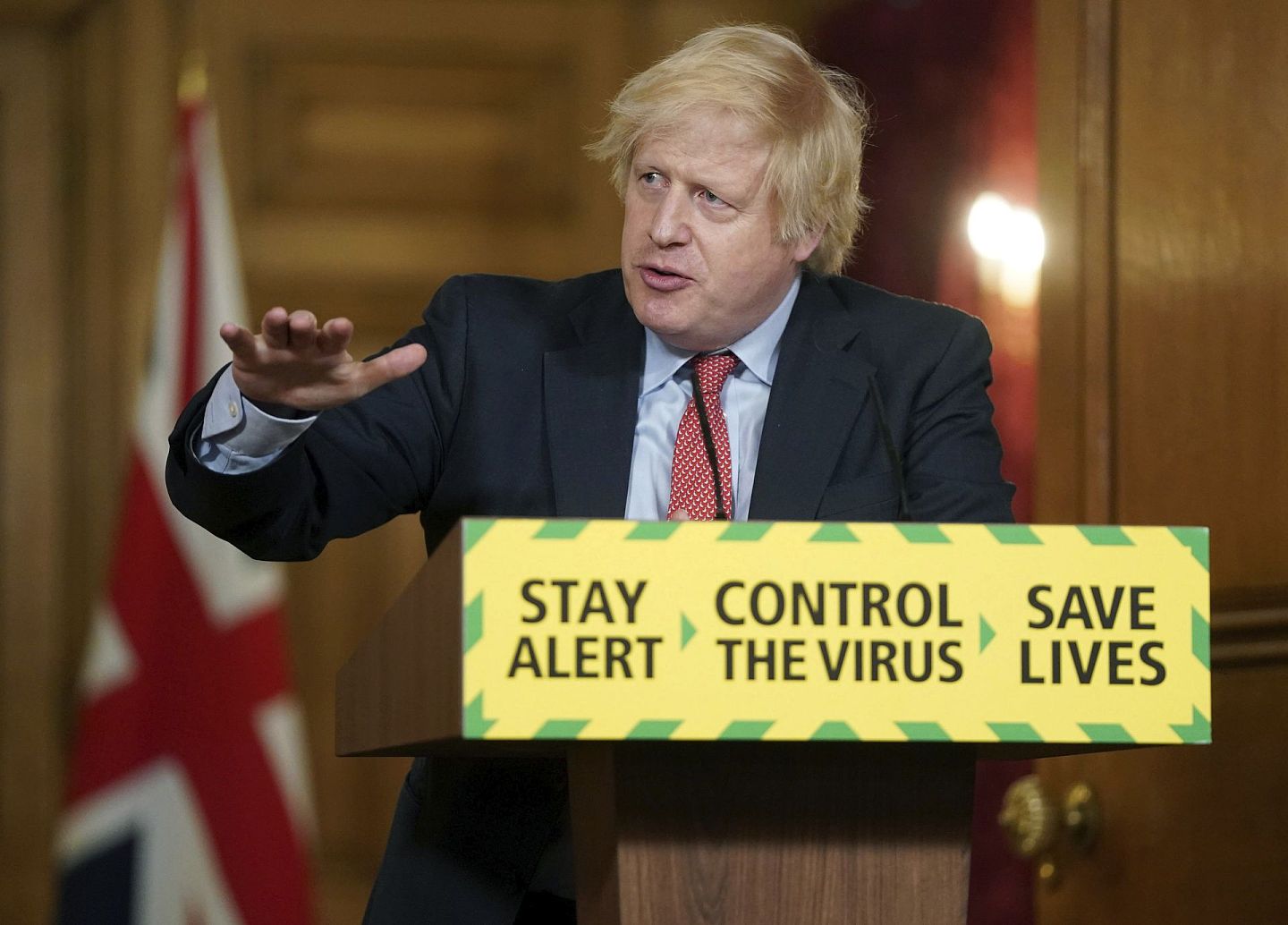 英国首相约翰逊（Boris Johnson）曾一度感染新冠肺炎，对英国的冲击非常之大。英国已经向牛津大学的疫苗项目提供了资金支持。（AP）