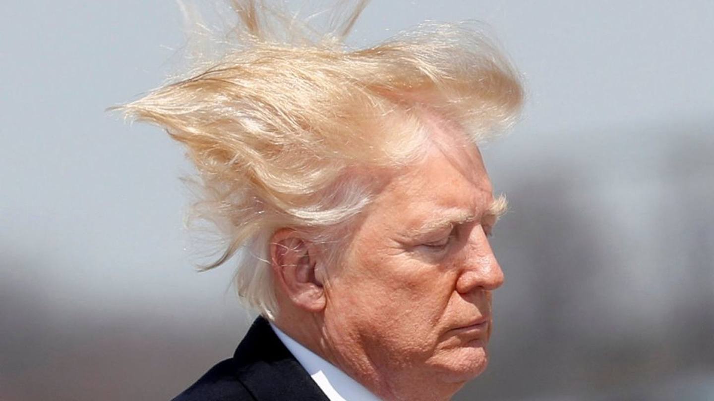 特朗普认为花洒的出水速度不够快，令其发型无法保持「完美」。 （Twitter图片）