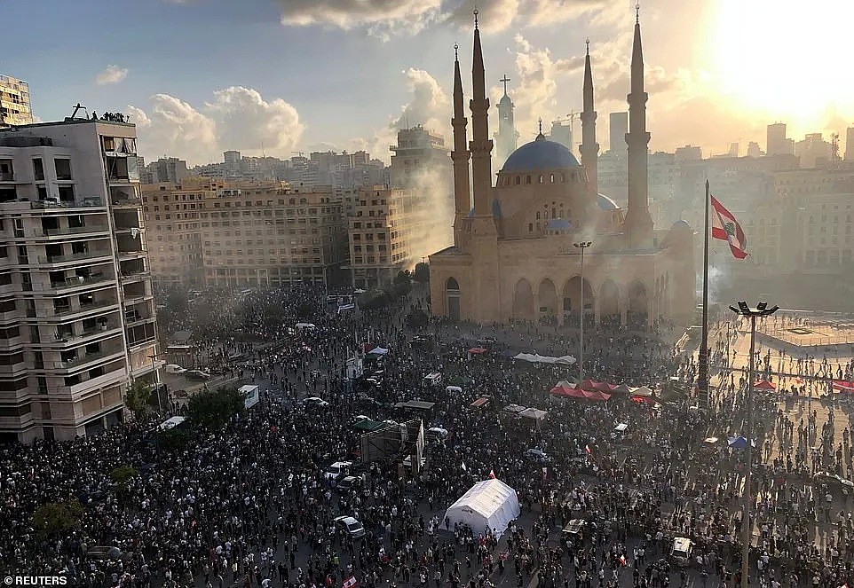 灾后30万人流浪！黎巴嫩民众大规模示威，政府宣布集体辞职，真正的“灾难”才刚刚开始…（组图） - 40