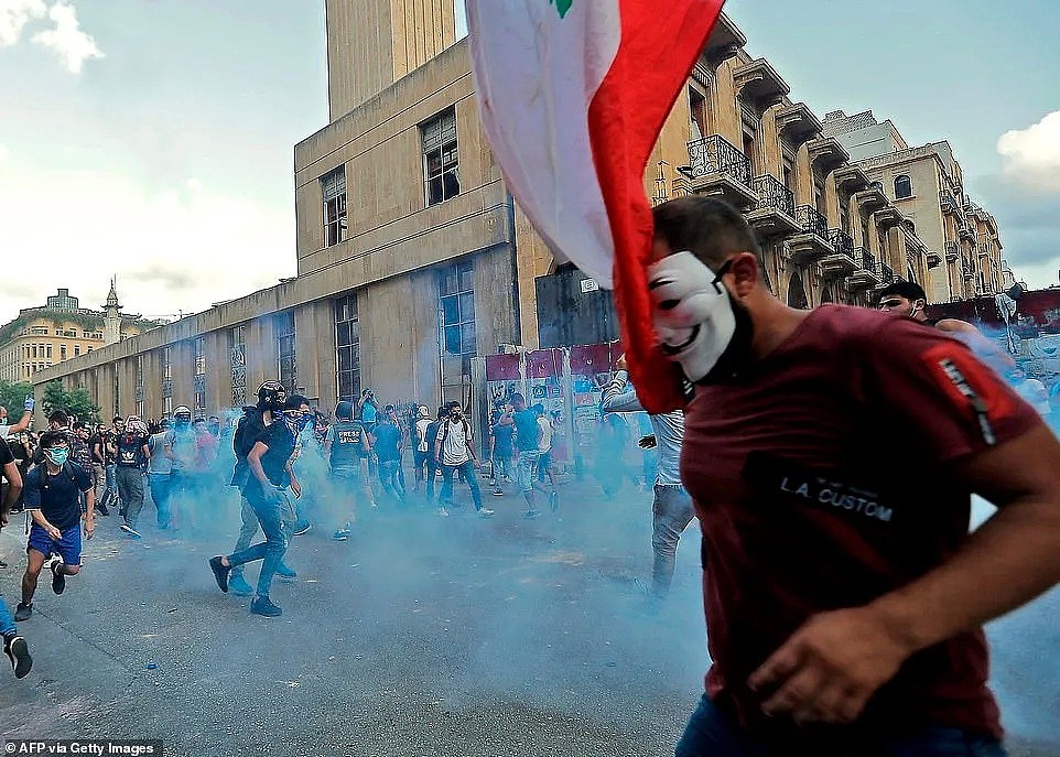 灾后30万人流浪！黎巴嫩民众大规模示威，政府宣布集体辞职，真正的“灾难”才刚刚开始…（组图） - 66