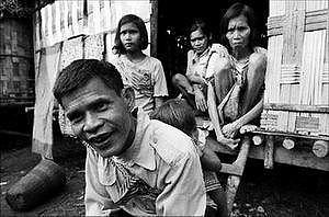 红色高棉游击队躲入深山25年：子孙后代只能近亲通婚（组图） - 1