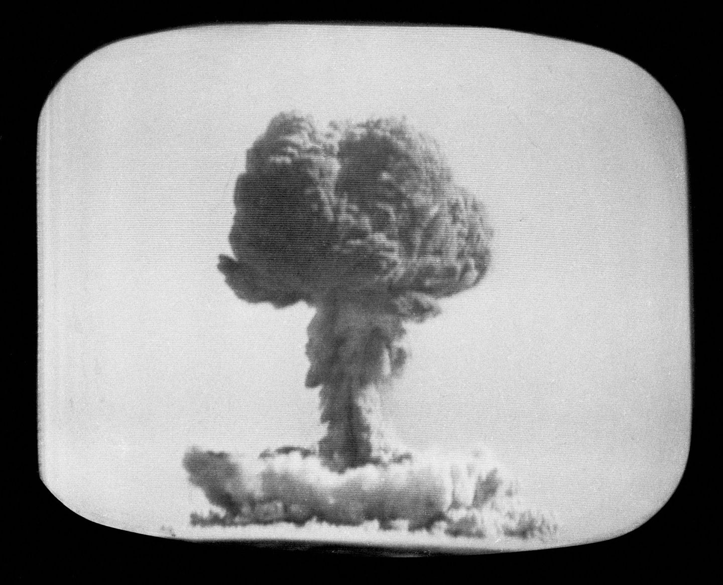 1964年10月16日，中国第一颗原子弹爆炸成功。（Getty）