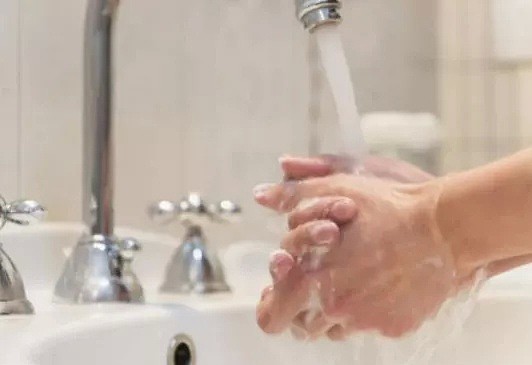 维州限制令延长四周到九月！已有孩童中招，专家表示：当心酒精洗手液引发中毒（组图） - 16