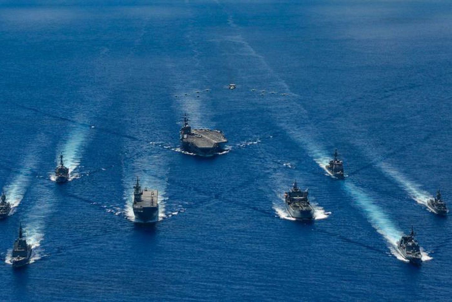 7月19日至23日，美日澳等三国海军在从南海至美属关岛附近海域，进行了三国联合训练。日媒分析称，此次演习针对中国。（澳大利亚国防部）