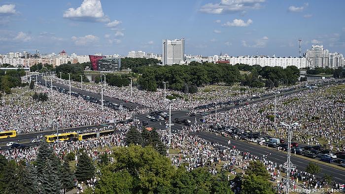 Belarus Protest gegen Alexander Lukaschenko und Supporter (Getty Images/S. Gapon)