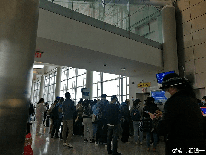 120多名中国乘客被美联航拒绝登机，滞留纽约机场，原因竟是飞行员迟到了？（组图） - 6