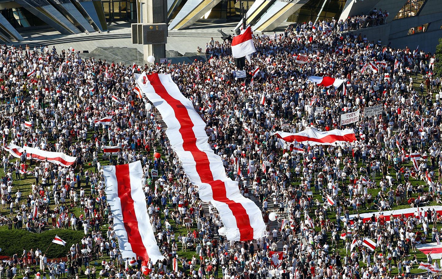 2020年8月16日，白罗斯首都明斯克，至少数万民众出席反政府示威，抗议总统选举舞弊。（路透社）