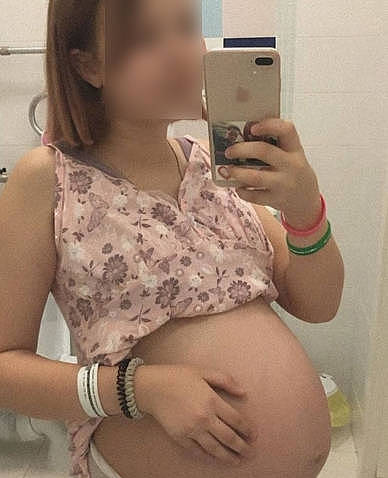 戴利亞生產前不斷在社群媒體發布照片，16日產下一名女嬰後，也大方分享好消息，表示自己「經歷了一次艱難的生產過程」。（圖擷取自戴利亞Instagram）