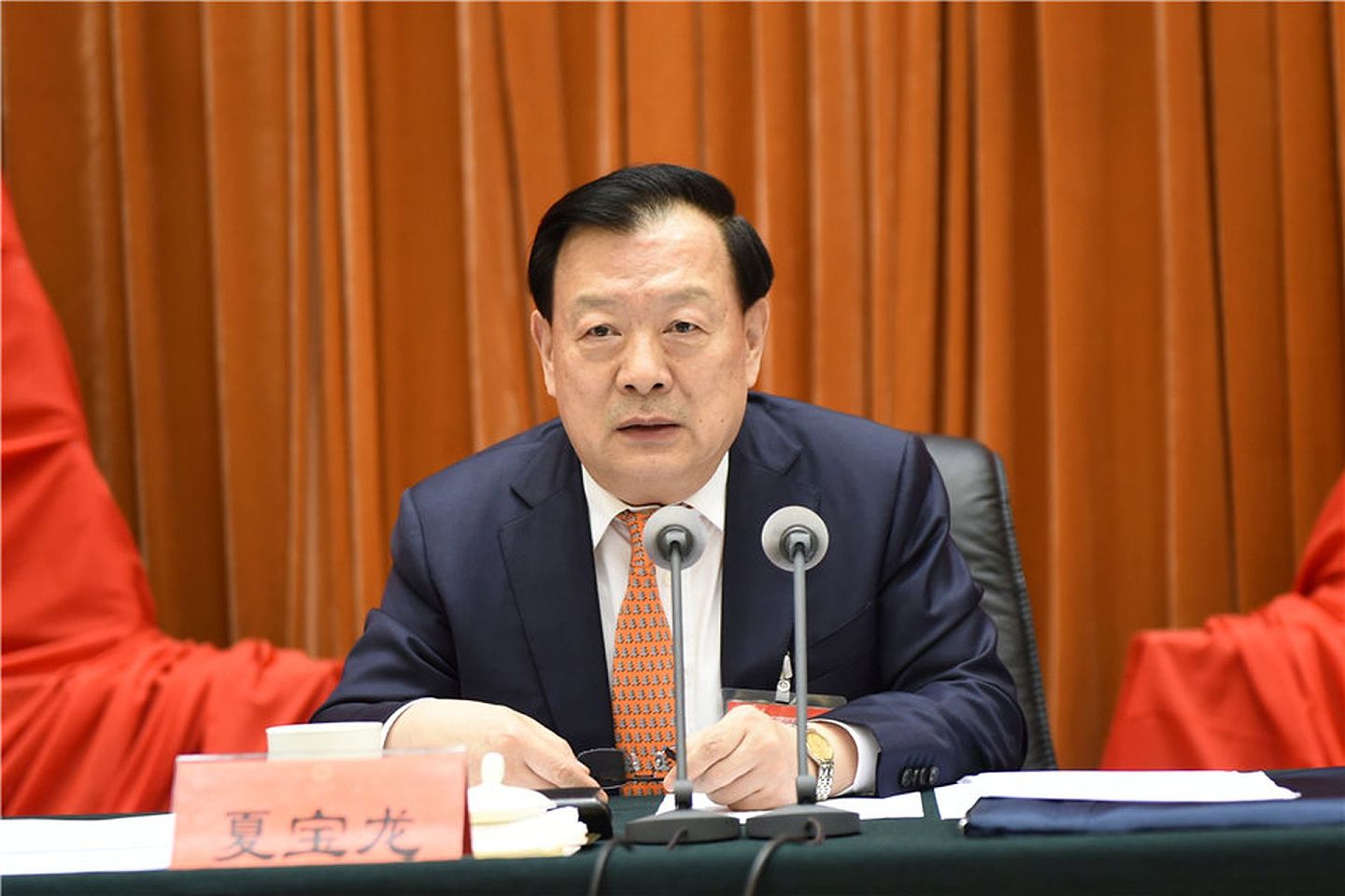 2018年5月8日至9日，夏宝龙在内蒙古出席全国地方政协秘书长工作会议。（中国政协网）
