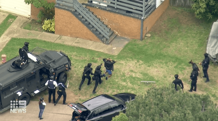 悉尼两男因涉嫌偷车与警方对峙4小时！（组图） - 4