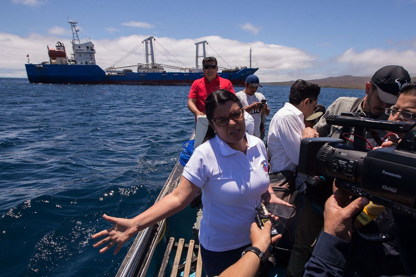 厄瓜多尔官方称，这艘长度为98米、名为“福远渔冷999”的渔船上，共发现6,623条鲨鱼。（AFP）