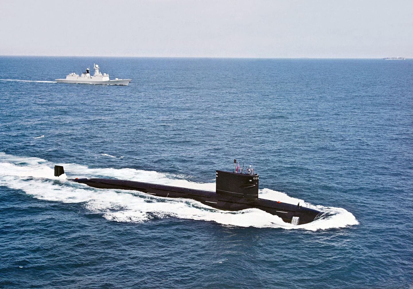 093型核潜艇是中国海军第二代核动力攻击潜艇。（超级大本营军事论坛）