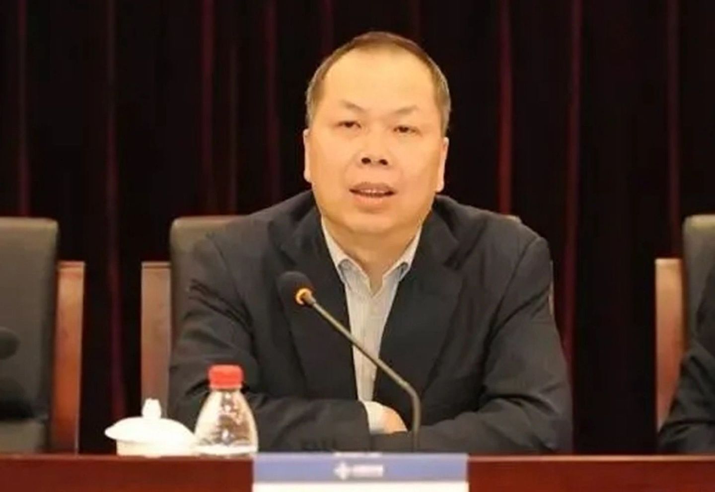 掌舵中铁建近两年的董事长陈奋健8月16日坠楼身亡。（微博@古都南京我的家）