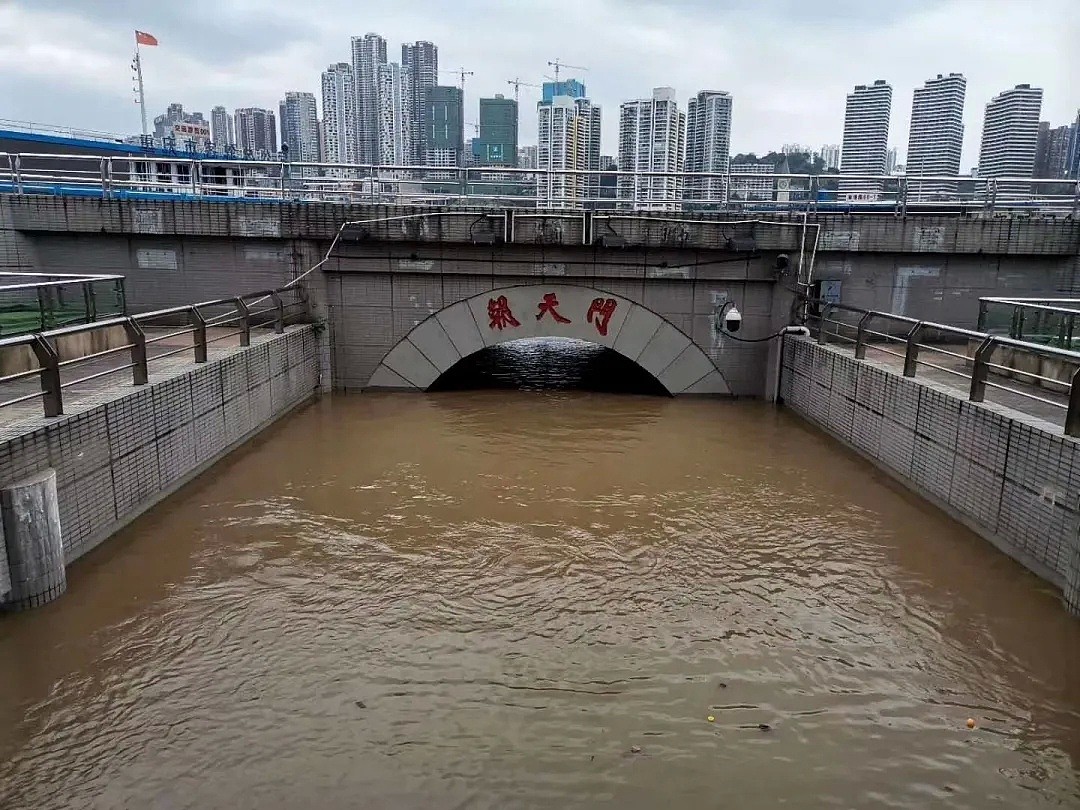 紧急！三峡迎建库以来最大洪峰，重庆多地被淹，面临洪水威胁形势非常严峻（视频/组图） - 4