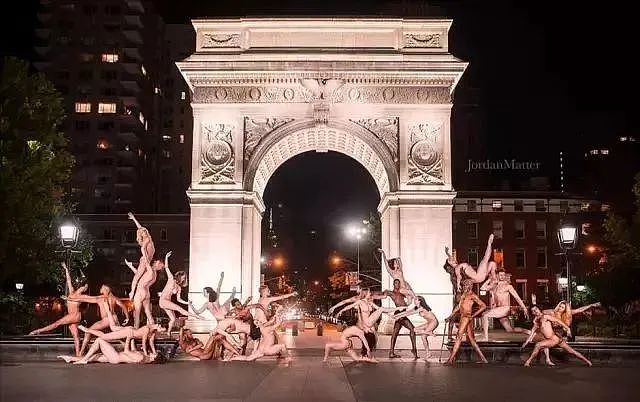 舞者在街头全裸居然有这么美：为城市带来一场特殊的视觉盛宴（组图） - 1