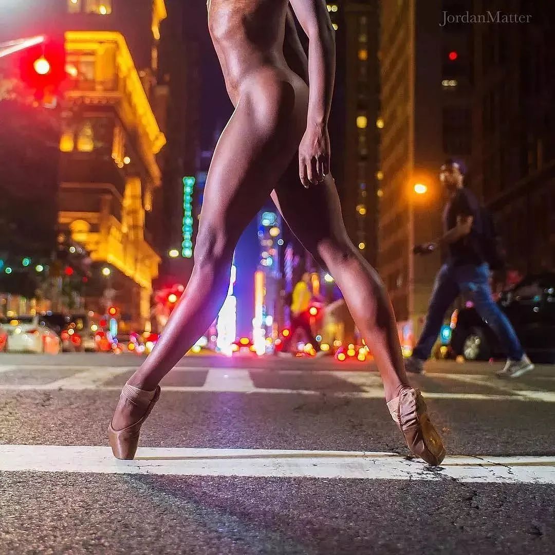 舞者在街头全裸居然有这么美：为城市带来一场特殊的视觉盛宴（组图） - 10