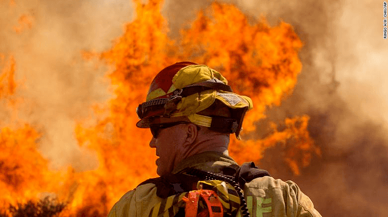 加州山火一夜烧掉1个“洛杉矶”，加州大学强制师生撤离：否则判刑（组图） - 2