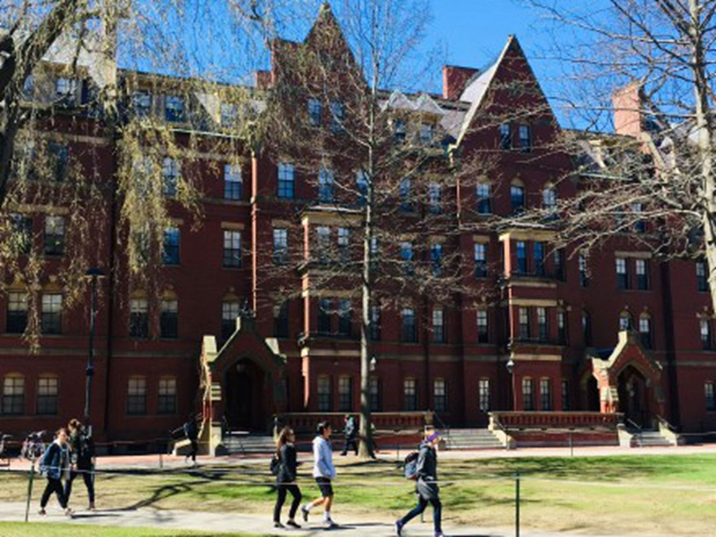 美国哈佛大学是享誉世界的私立研究型大学。（微博@Lily爱Mac）