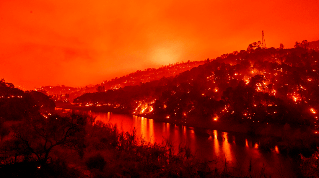 美国陷入史上最大规模山火灾害中，17万人撤离！加州州长向澳洲求助（组图） - 12