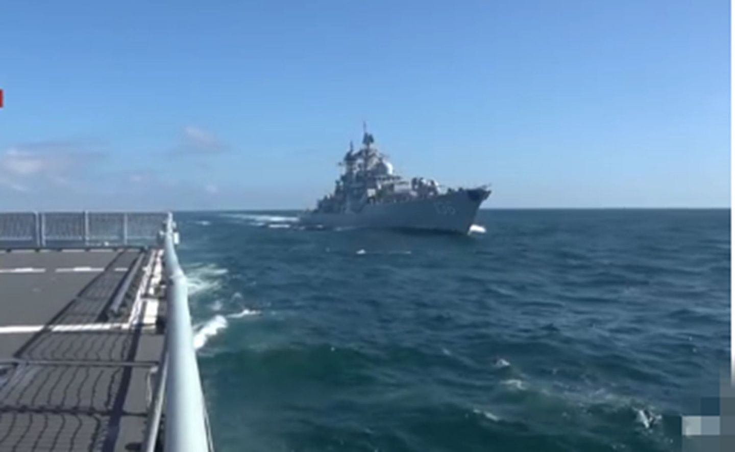 中国海军东海舰队某支队近日举行了实战化训练。（微博@央视军事）