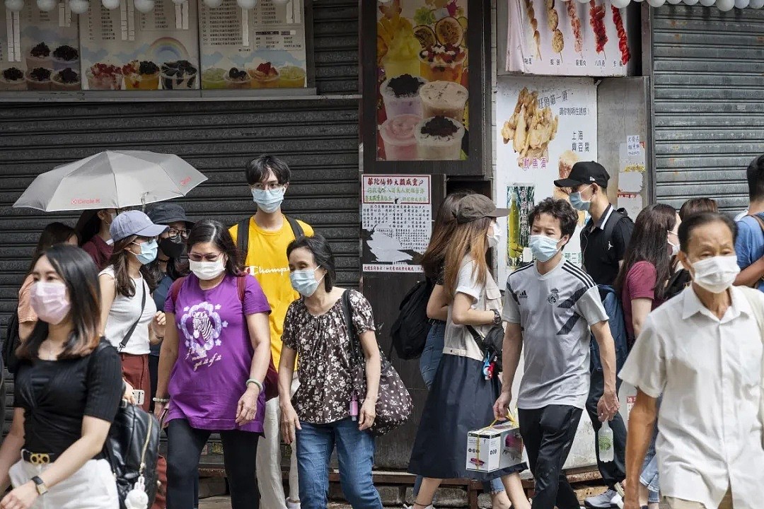 全球首例！33岁华人染新冠，住院20天痊愈，开心出国游竟再遭感染，病毒株明显不同（组图） - 1