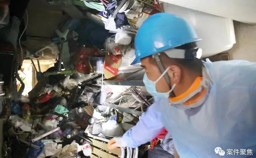 4天9卡车1000袋！上海一对母子在家堆积垃圾，竟然是为了…（视频/组图） - 12