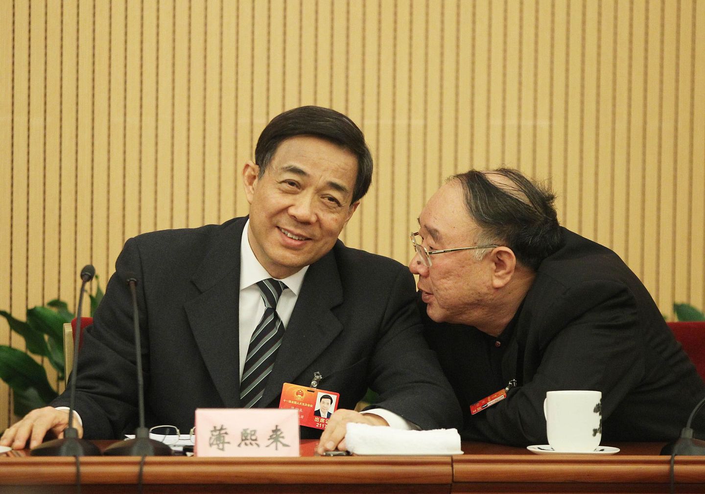 曾经作为重庆原市委书记薄熙来（左）搭档的经历，是黄奇帆（右）的一段重要往事。（VCG）