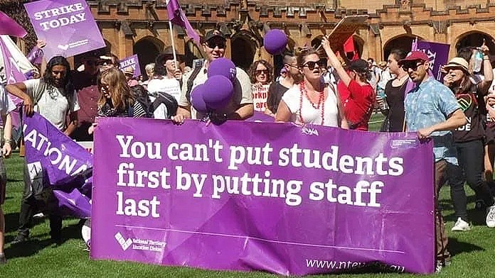 ​罢工！澳洲数百位教师不满大学裁员准备罢工，连网课也不让我上了？（组图） - 21