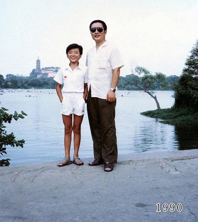 中国父女40年在同一地点拍照片，不仅国内火，还火到国外去了（组图） - 15