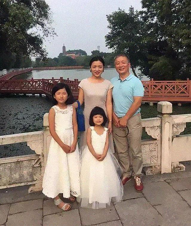 中国父女40年在同一地点拍照片，不仅国内火，还火到国外去了（组图） - 40