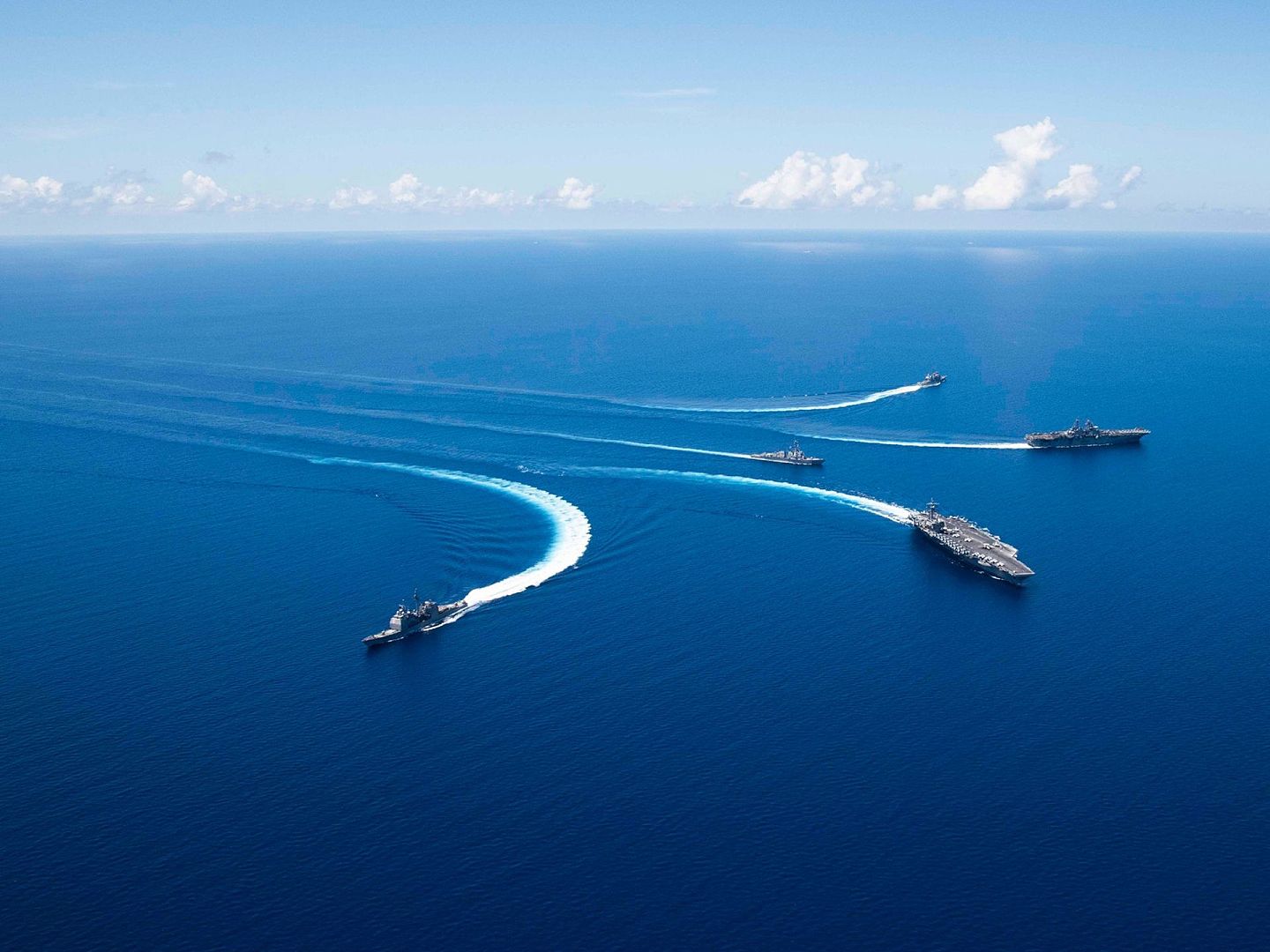 美国一直在南中国海开展“航行自由行动”（FONOPS），并且不断拉拢包括澳大利亚在内的其他国家参与。（美国海军官网）