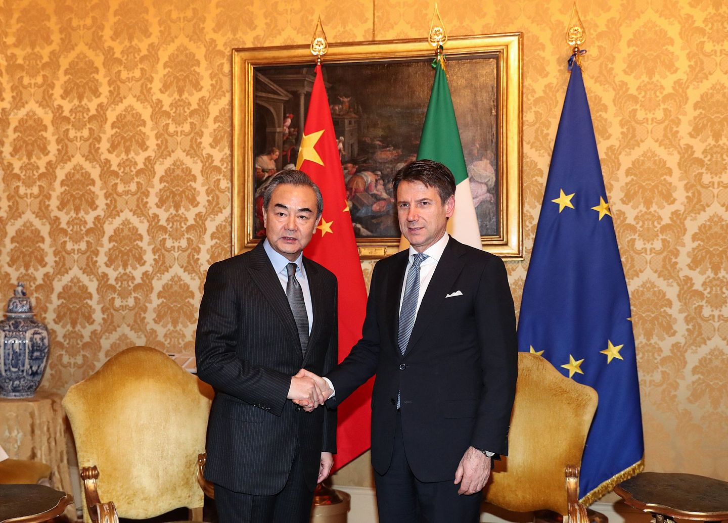 2019年1月25日，意大利总理孔特在罗马总理府会见中国国务委员兼外长王毅。（新华社）