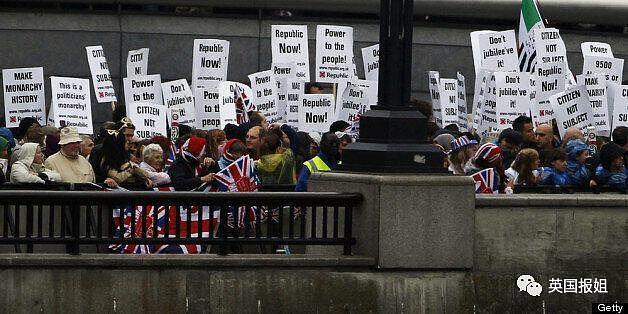 英国王室遭围堵抗议，300 万人围观！怒骂王子还要废女王？（组图） - 16