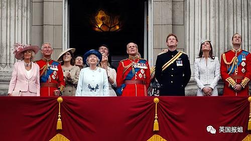 英国王室遭围堵抗议，300 万人围观！怒骂王子还要废女王？（组图） - 45