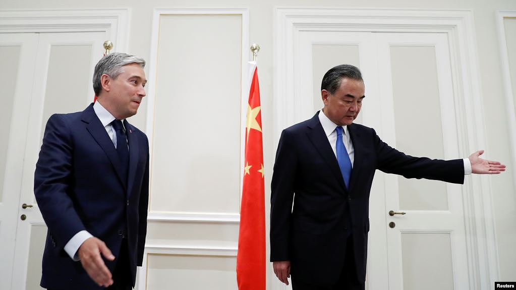 加拿大和中国外长2020年8月25日在罗马会晤（路透社）