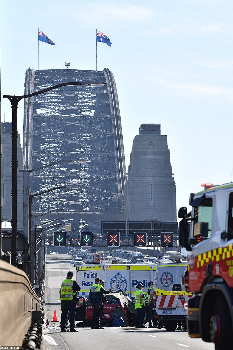 悉尼海港大桥今晨发生惨烈车祸，致1死4伤！事故现场严重拥堵（视频/组图） - 14