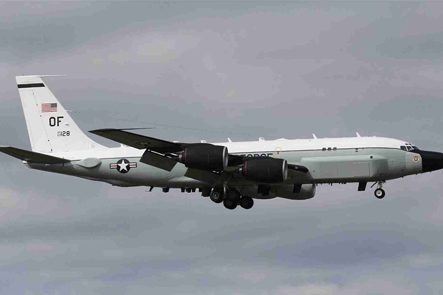 8月26日，美军侦察机RC-135S再次出现在南海上空。（微博@寰亚SYHP）