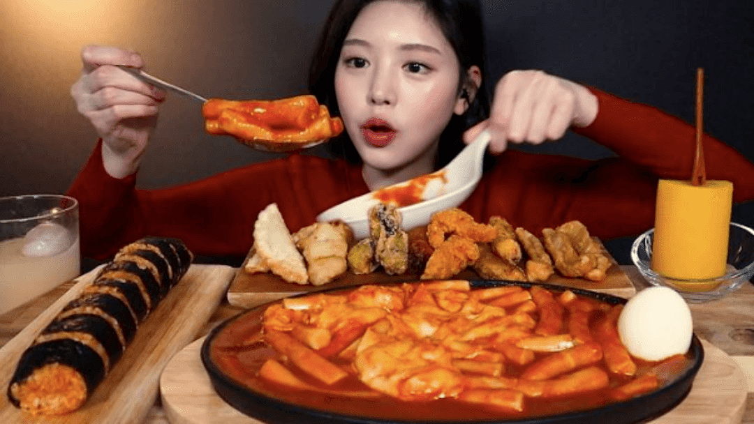韩国吃播网红被曝作弊假吃，吐食物前对摄影师做秘密手势？！（组图） - 3