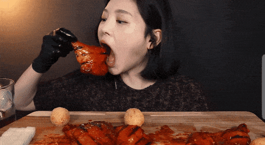 韩国吃播网红被曝作弊假吃，吐食物前对摄影师做秘密手势？！（组图） - 6