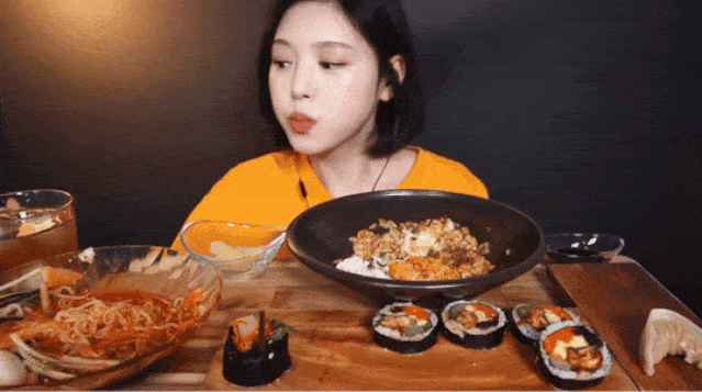 韩国吃播网红被曝作弊假吃，吐食物前对摄影师做秘密手势？！（组图） - 11