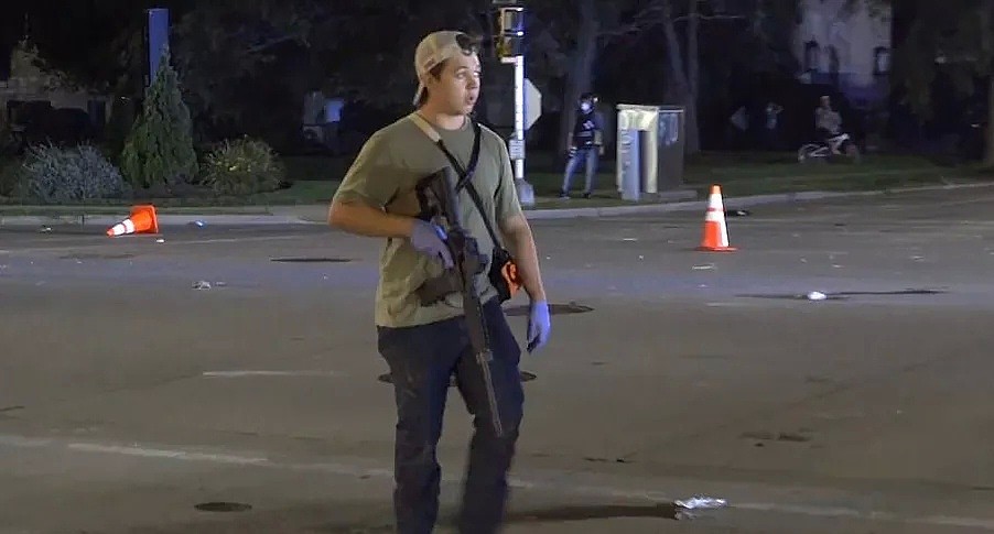 美国暴乱再起！17岁枪手疯狂杀戮，这不是灾难片，是眼前的美国（视频/组图） - 46