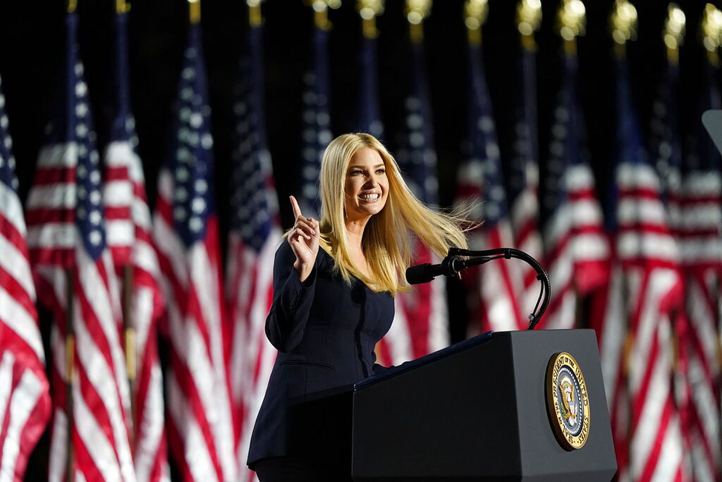 特朗普女儿伊万卡（Ivanka Trump）发表讲话，力挺父亲连任。（AP）