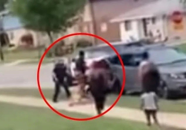 细节曝光！黑人男子连中7枪后瘫痪，这个动作让警察对他“痛下杀手”（视频/组图） - 7