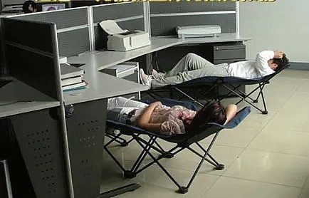 越南人午睡姿势吓呆日本老板：到中午就变“停尸间”（组图） - 8
