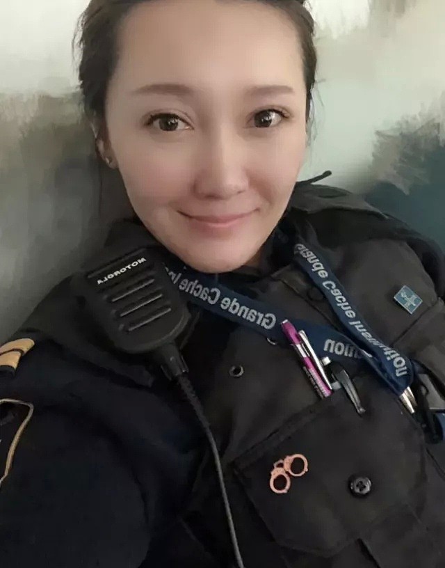 华人美女移民加拿大当狱警，一年200天假，买500平豪宅，常被犯人搭讪、辱骂（视频/组图） - 1