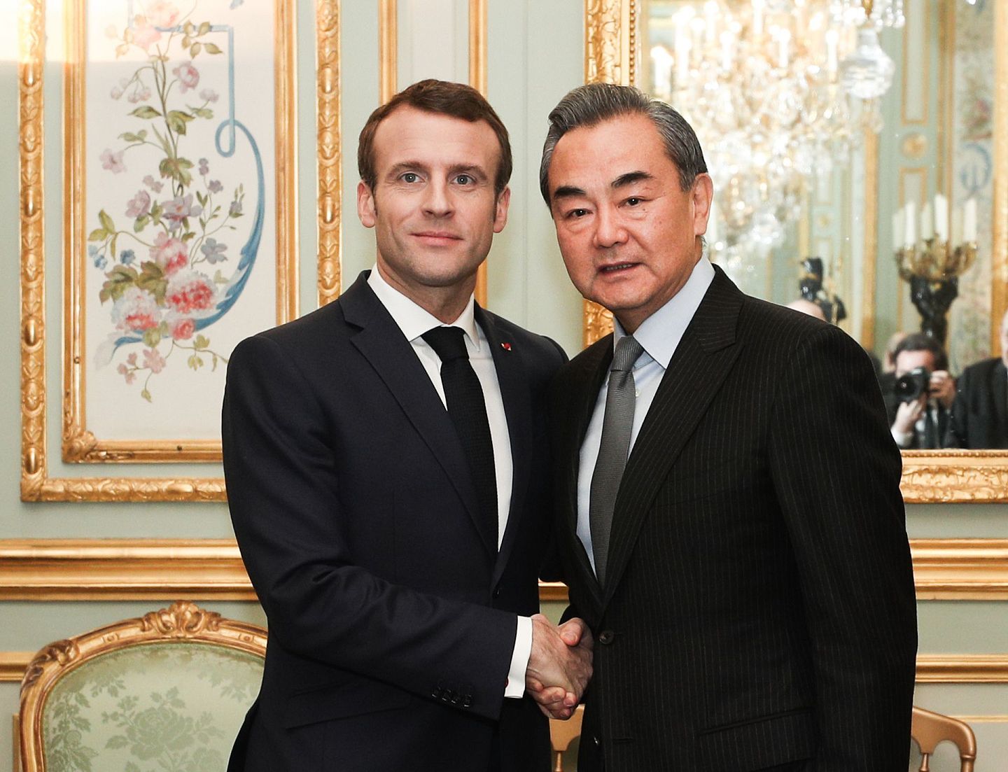 法国总统马克龙（Emmanuel Macron）8月28日下午将与王毅举行会谈，这是中法之间“战略对话”的一部分。（新华社）